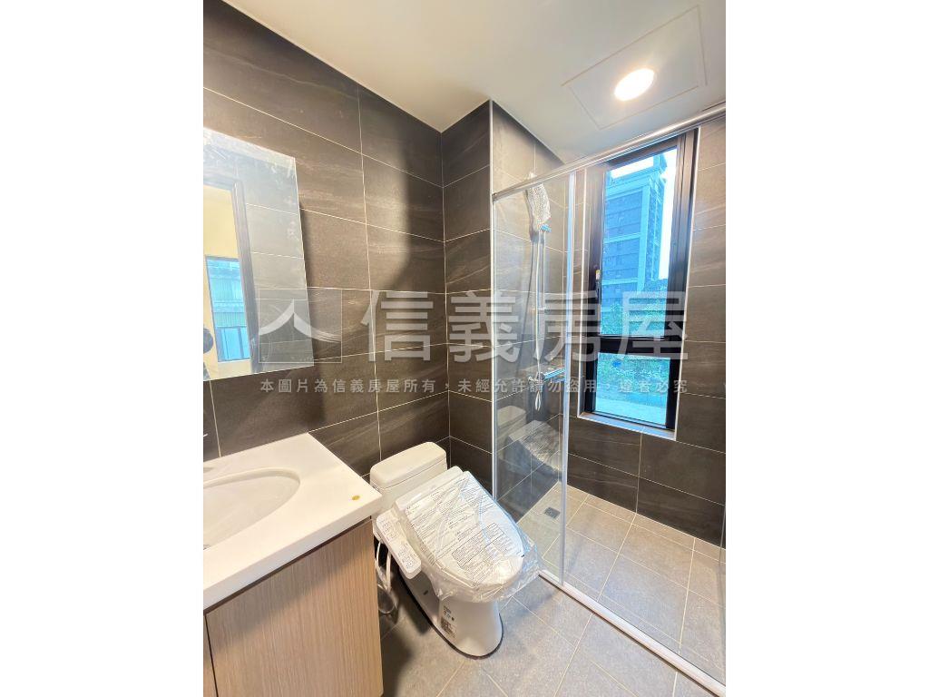 新潤花路精緻露台三房車位房屋室內格局與周邊環境