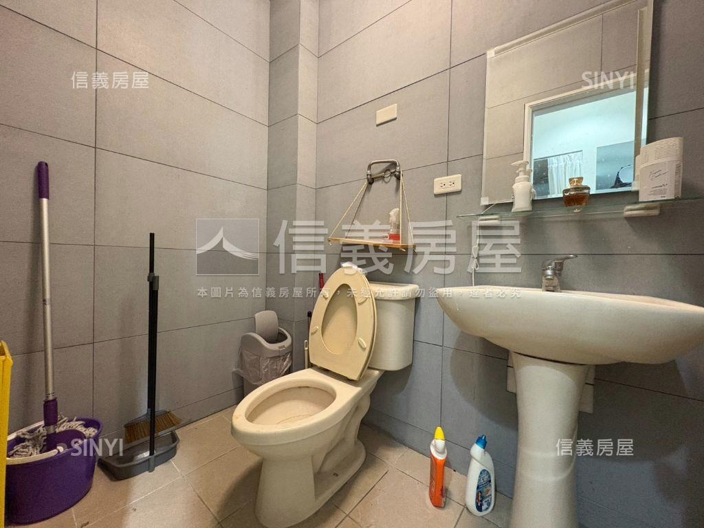 金雞母．淡大商圈．金店面房屋室內格局與周邊環境