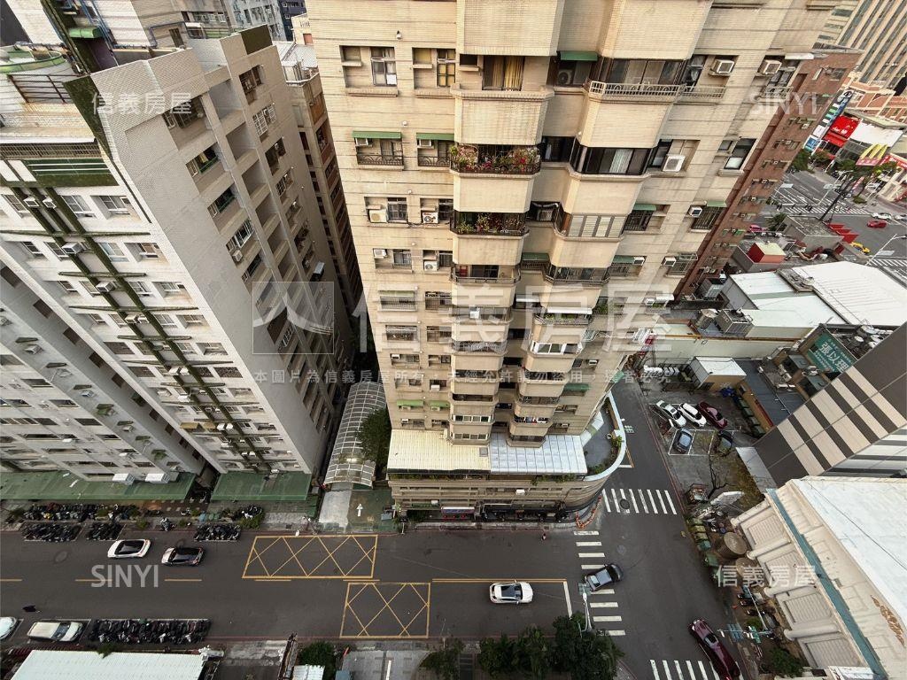 采翔天☀️陽台進出大兩房房屋室內格局與周邊環境