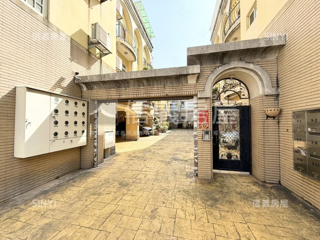 南屯震後雙車庭院花園別墅房屋室內格局與周邊環境