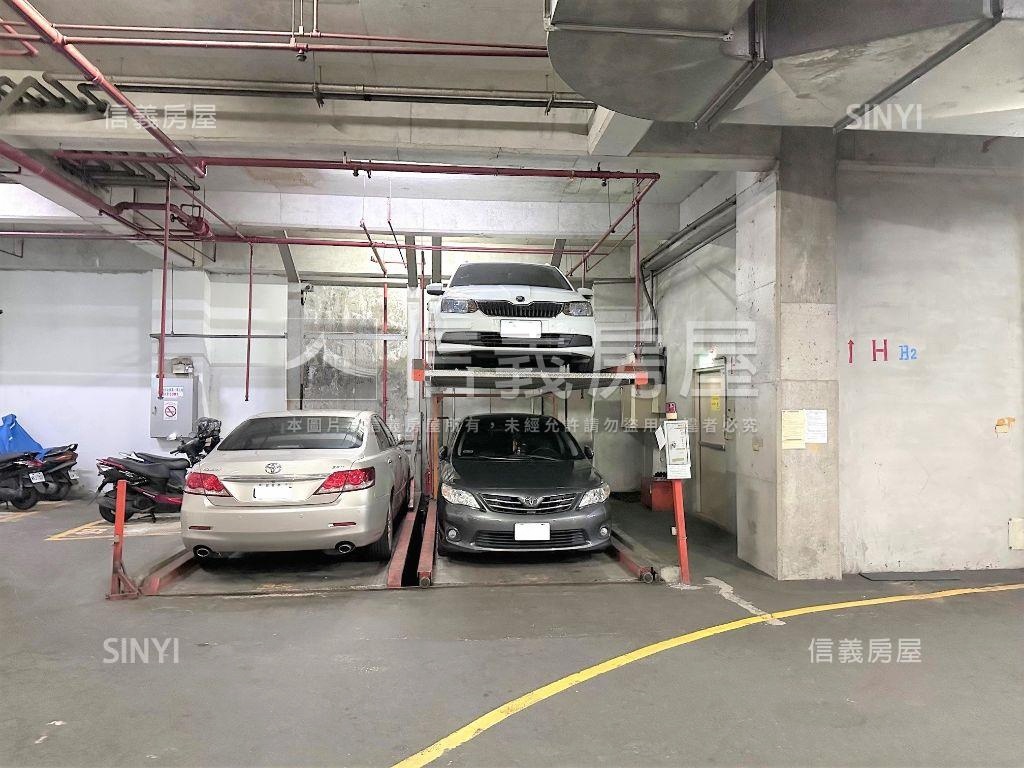 專任皇翔四房車位房屋室內格局與周邊環境