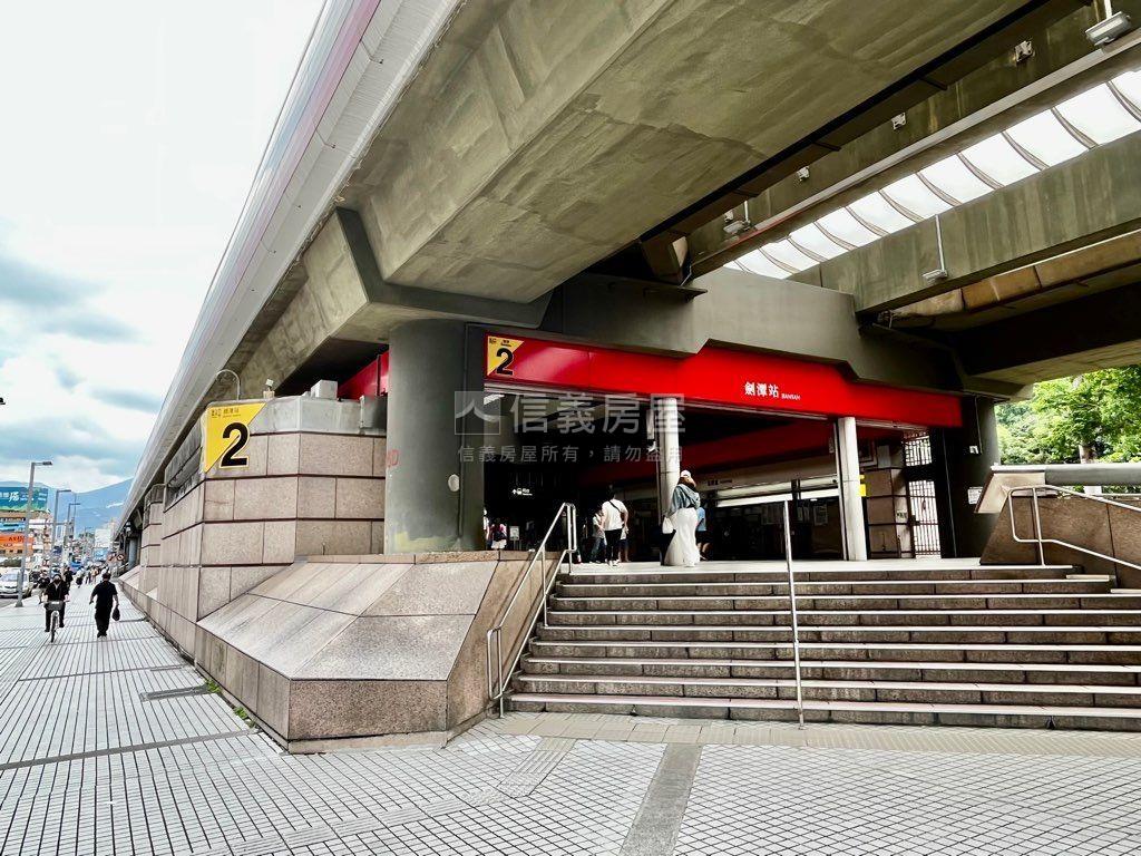 近捷運明亮公寓空中花園房屋室內格局與周邊環境
