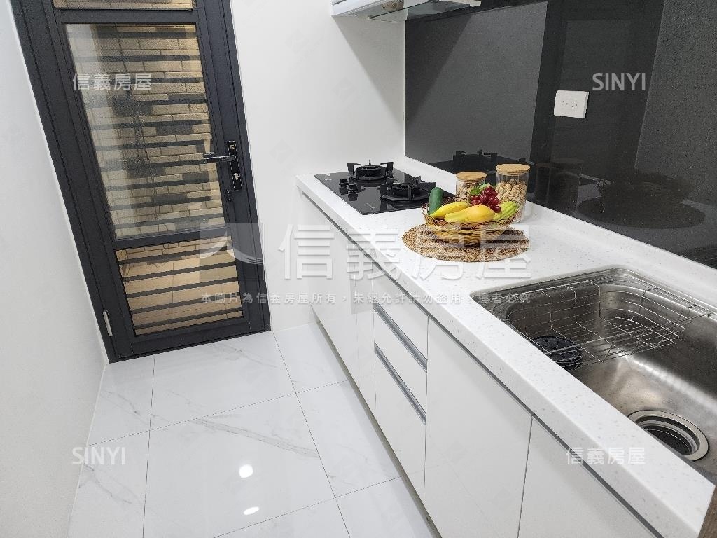 中華裝潢３房車位房屋室內格局與周邊環境