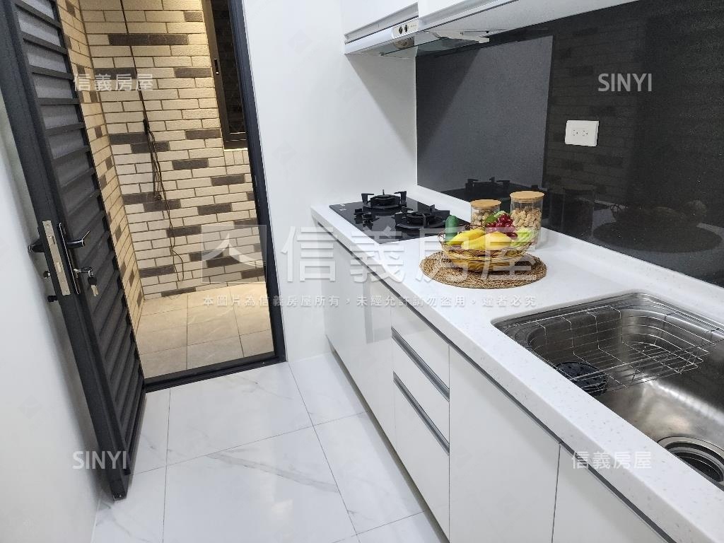 中華裝潢３房車位房屋室內格局與周邊環境