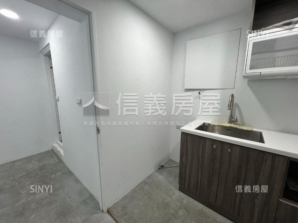 近市府捷運站大面寬金店面房屋室內格局與周邊環境