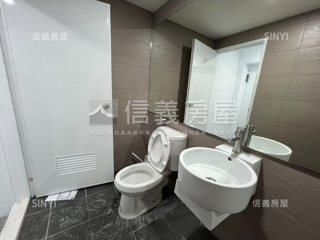 近市府捷運站大面寬金店面房屋室內格局與周邊環境