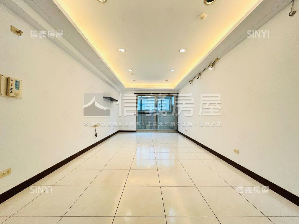 近三重站。前後陽台大空間房屋室內格局與周邊環境