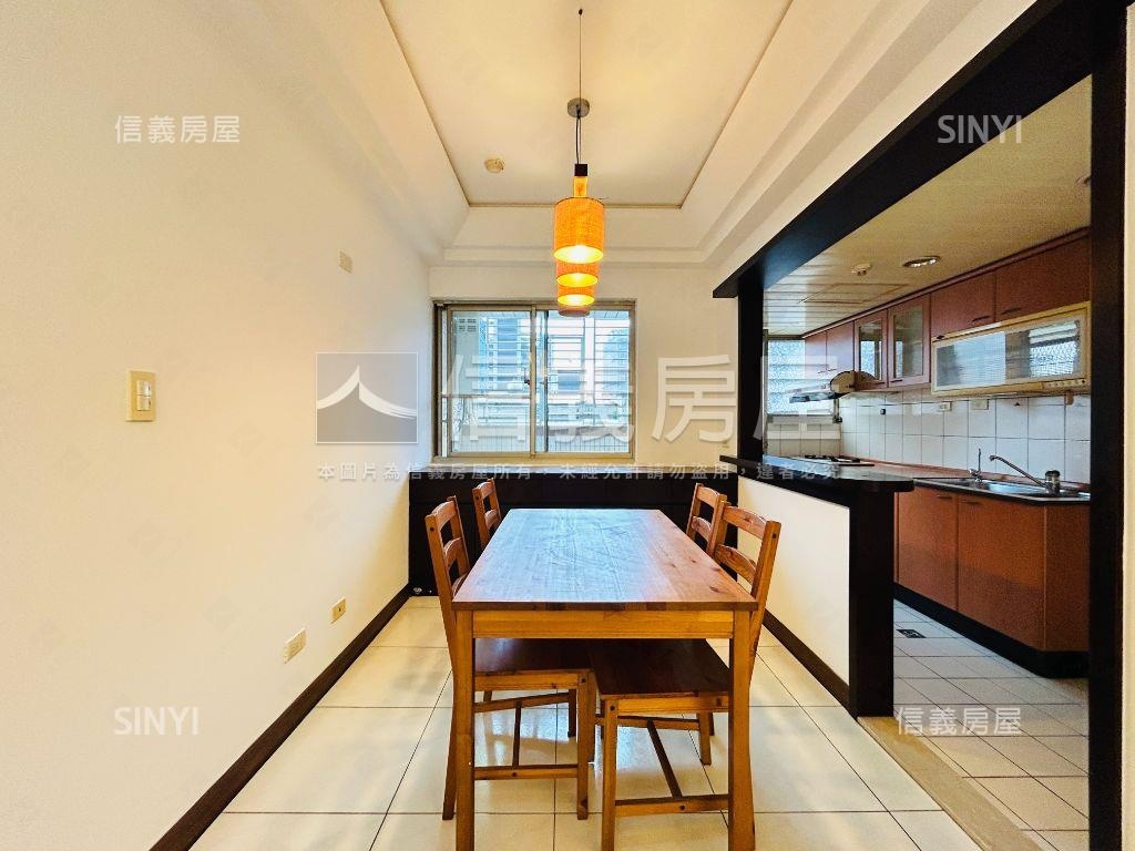 近三重站。前後陽台大空間房屋室內格局與周邊環境