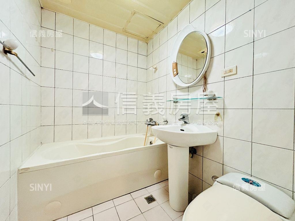 近三重站。前後陽台大空間房屋室內格局與周邊環境