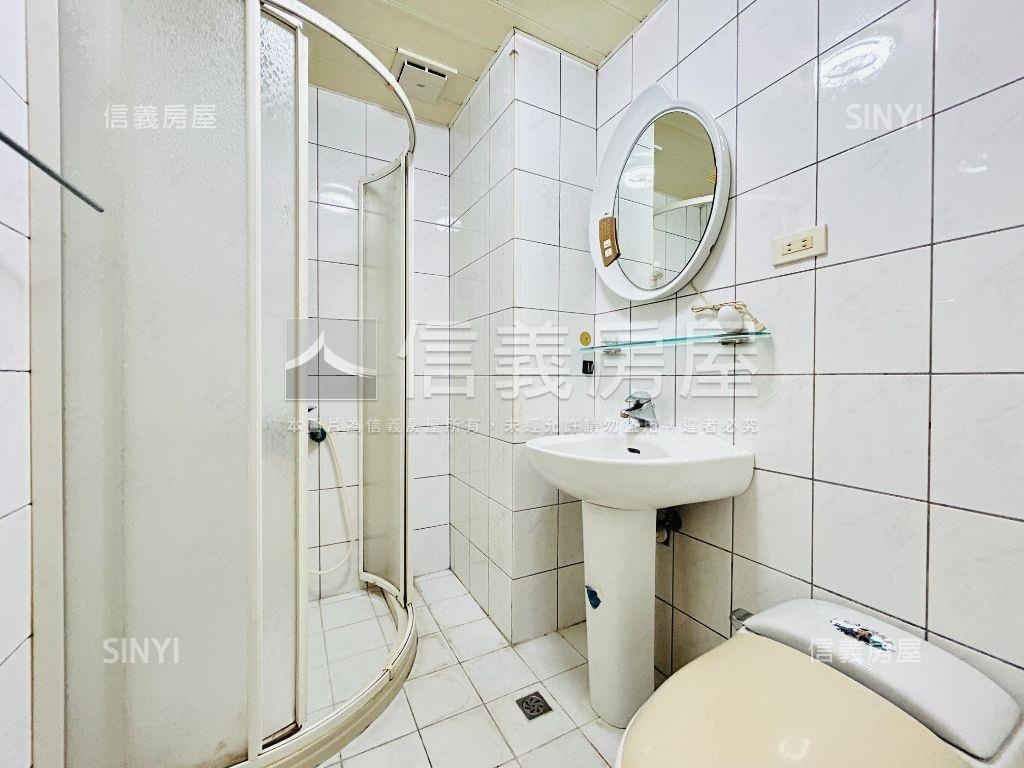 近三重站。前後陽台大空間房屋室內格局與周邊環境