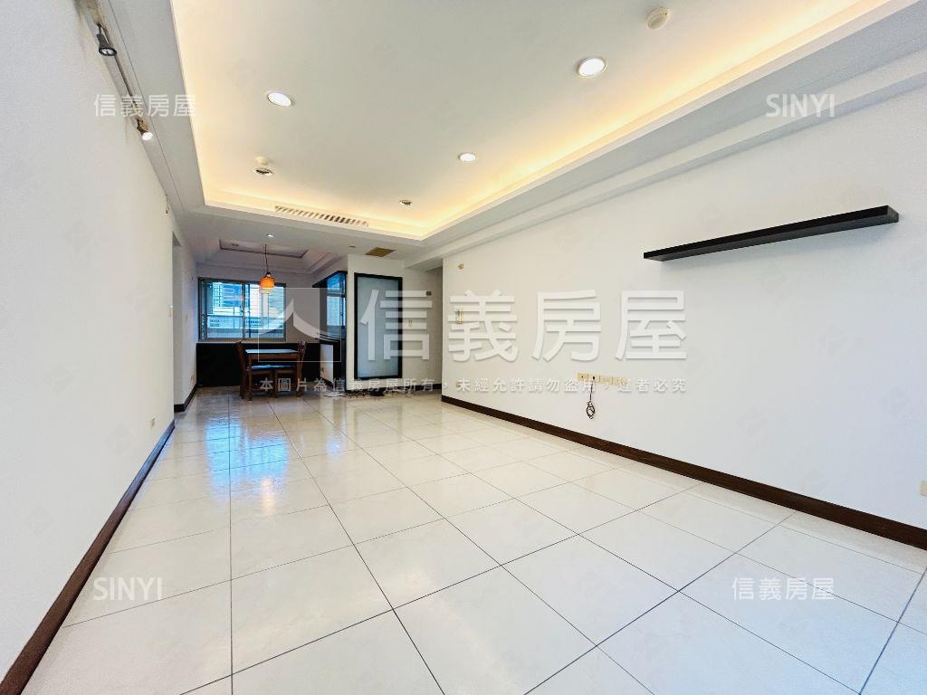 近三重站。前後陽台大空間房屋室內格局與周邊環境