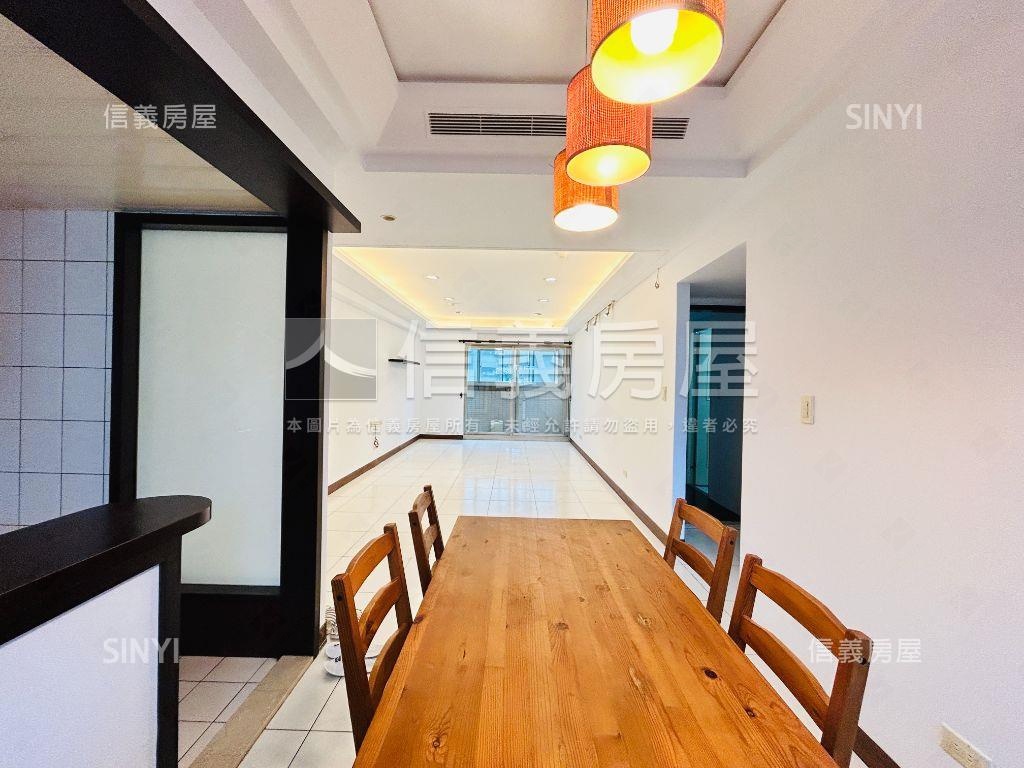 近三重站。前後陽台大空間房屋室內格局與周邊環境