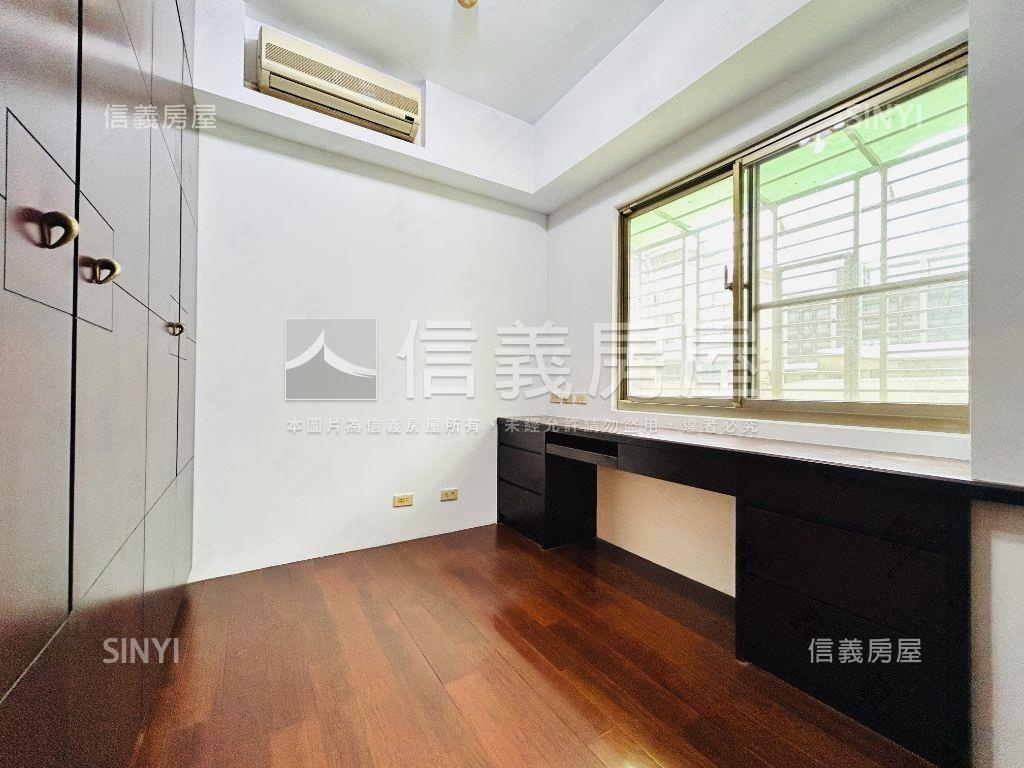 近三重站。前後陽台大空間房屋室內格局與周邊環境