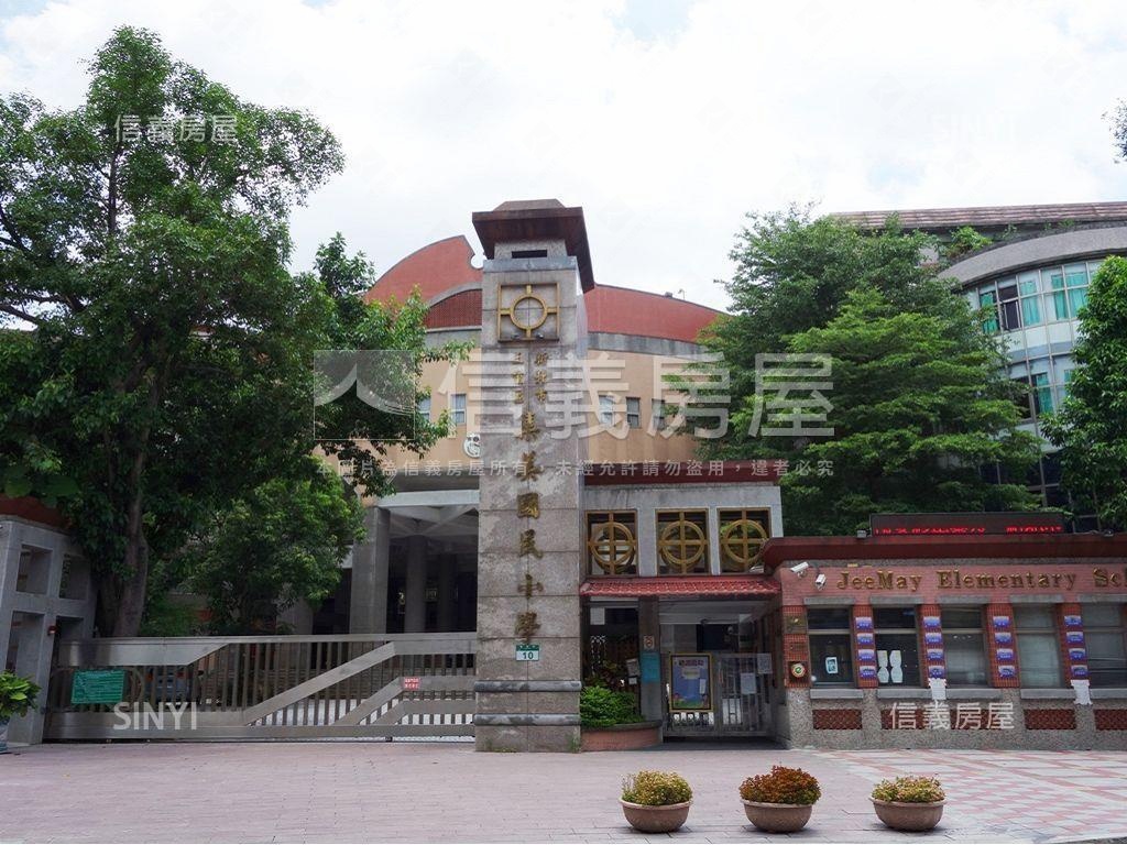 近三重站。前後陽台大空間房屋室內格局與周邊環境