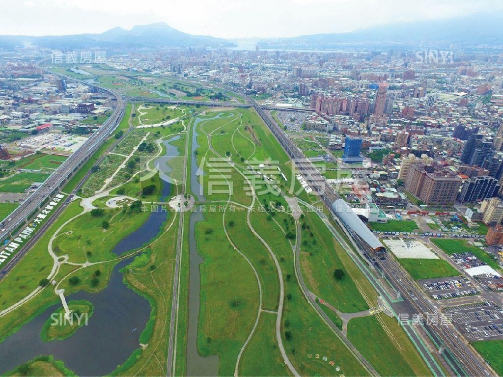 近三重站。前後陽台大空間房屋室內格局與周邊環境