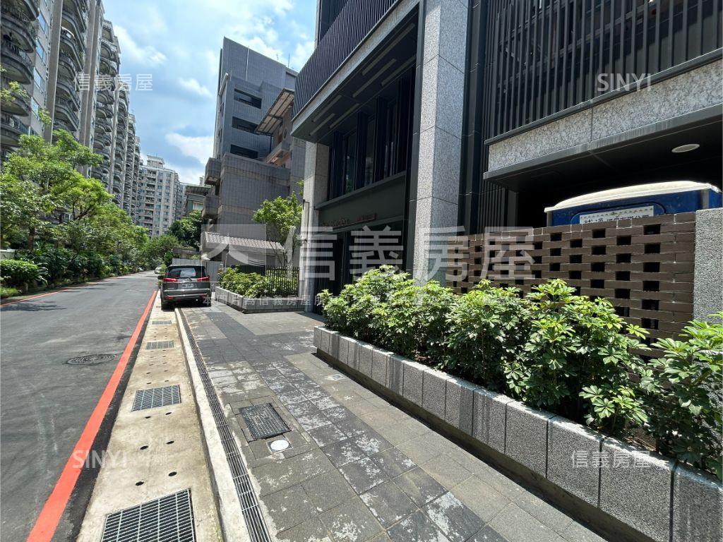 中央新村美兩房坡平車位房屋室內格局與周邊環境