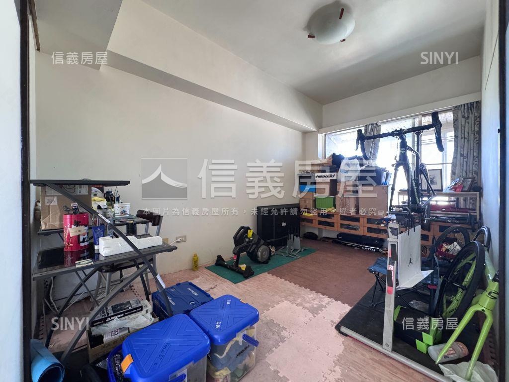 近捷運站３房平面車位房屋室內格局與周邊環境