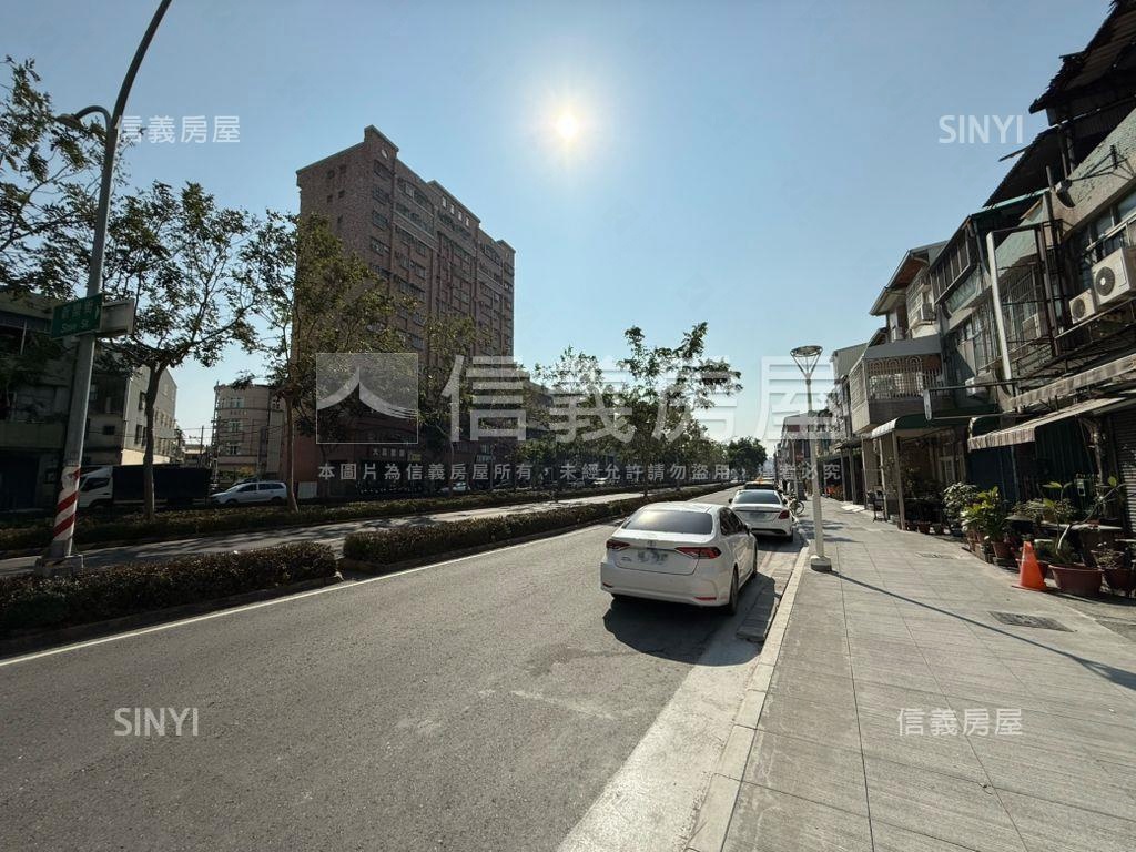 未來捷運南京正路角窗金店房屋室內格局與周邊環境