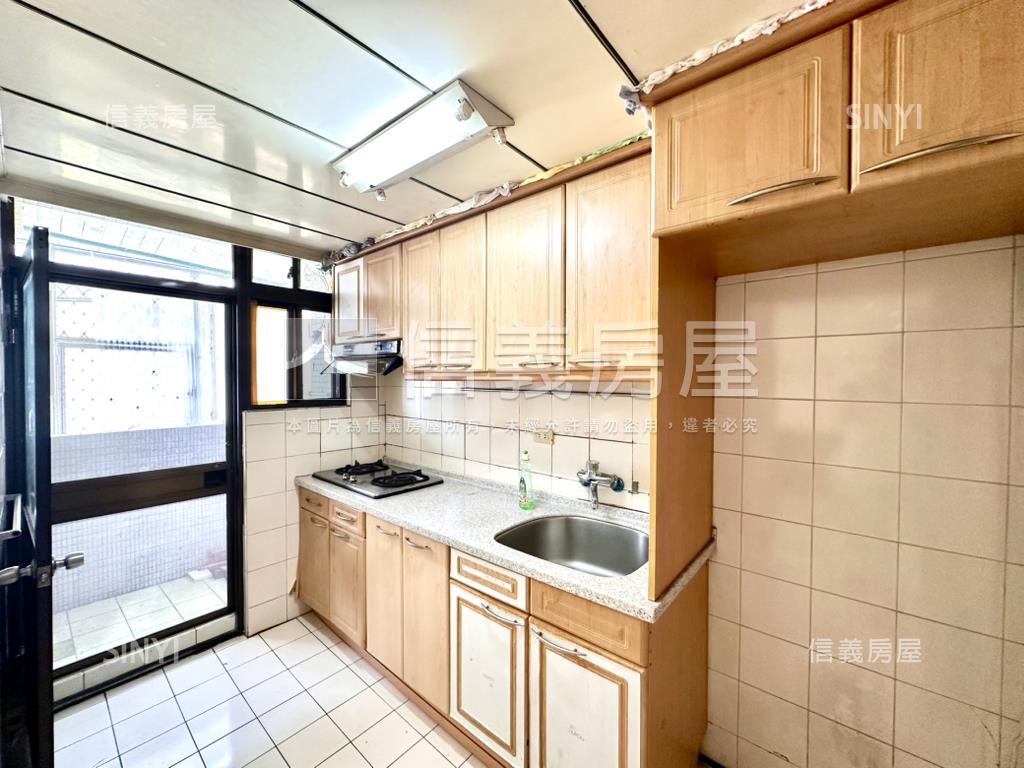 【新接】信義電梯★大空間房屋室內格局與周邊環境