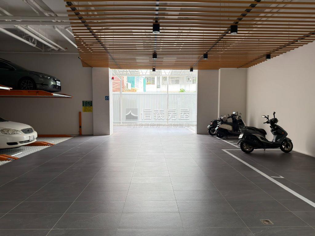 席揚琉白｜三房兩衛平移車房屋室內格局與周邊環境