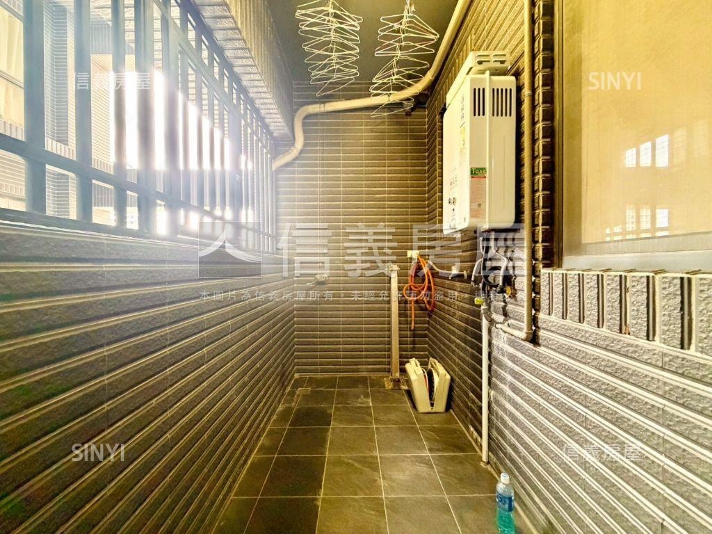 稀有釋出捷運景觀４房車位房屋室內格局與周邊環境