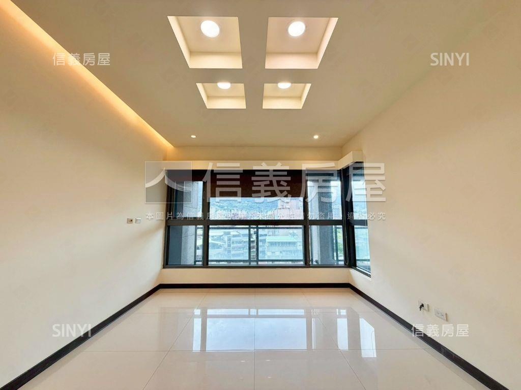 稀有釋出捷運景觀４房車位房屋室內格局與周邊環境