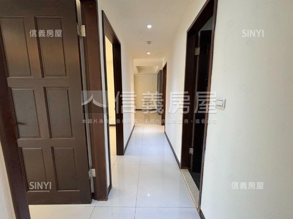 稀有釋出捷運景觀４房車位房屋室內格局與周邊環境