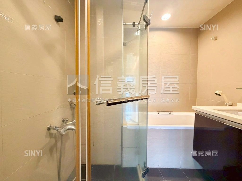 稀有釋出捷運景觀４房車位房屋室內格局與周邊環境