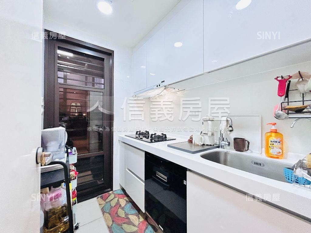 宜雄大兩房兩衛浴開窗房屋室內格局與周邊環境