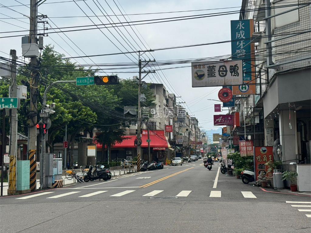 大面寬約７米４店住房屋室內格局與周邊環境