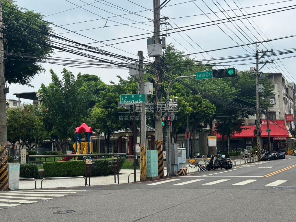 大面寬約７米４店住房屋室內格局與周邊環境
