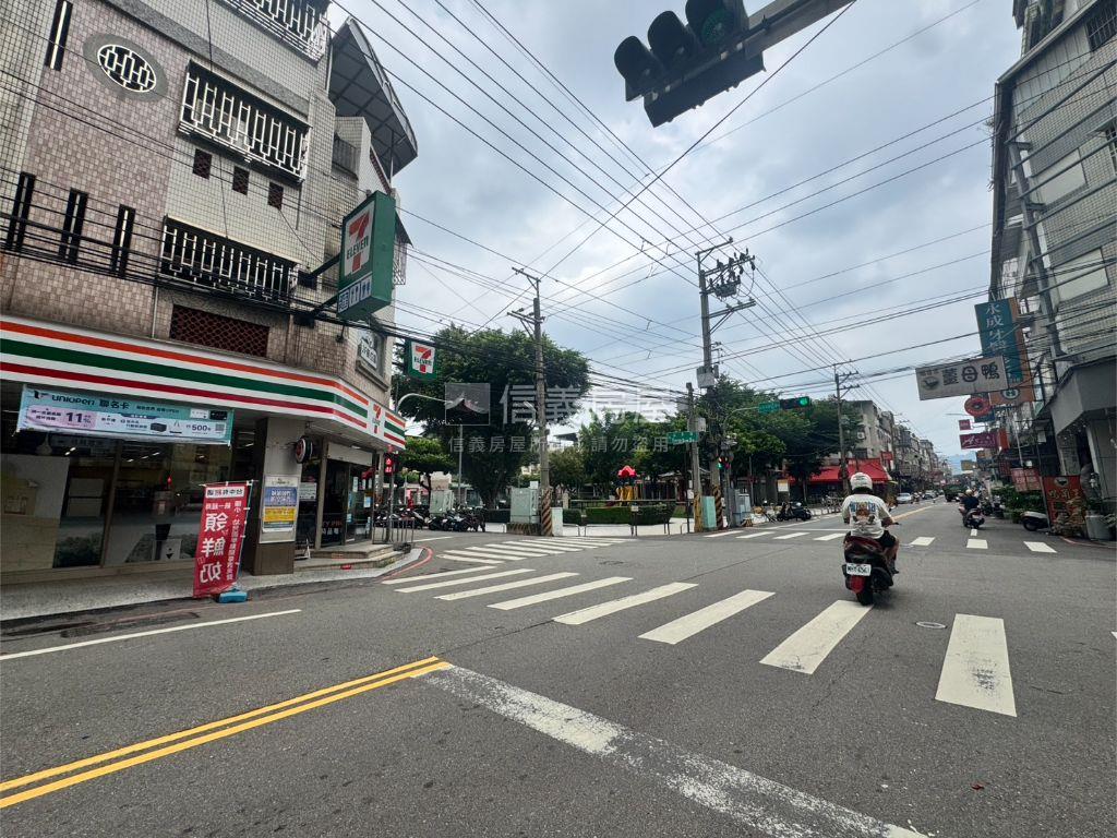 大面寬約７米４店住房屋室內格局與周邊環境