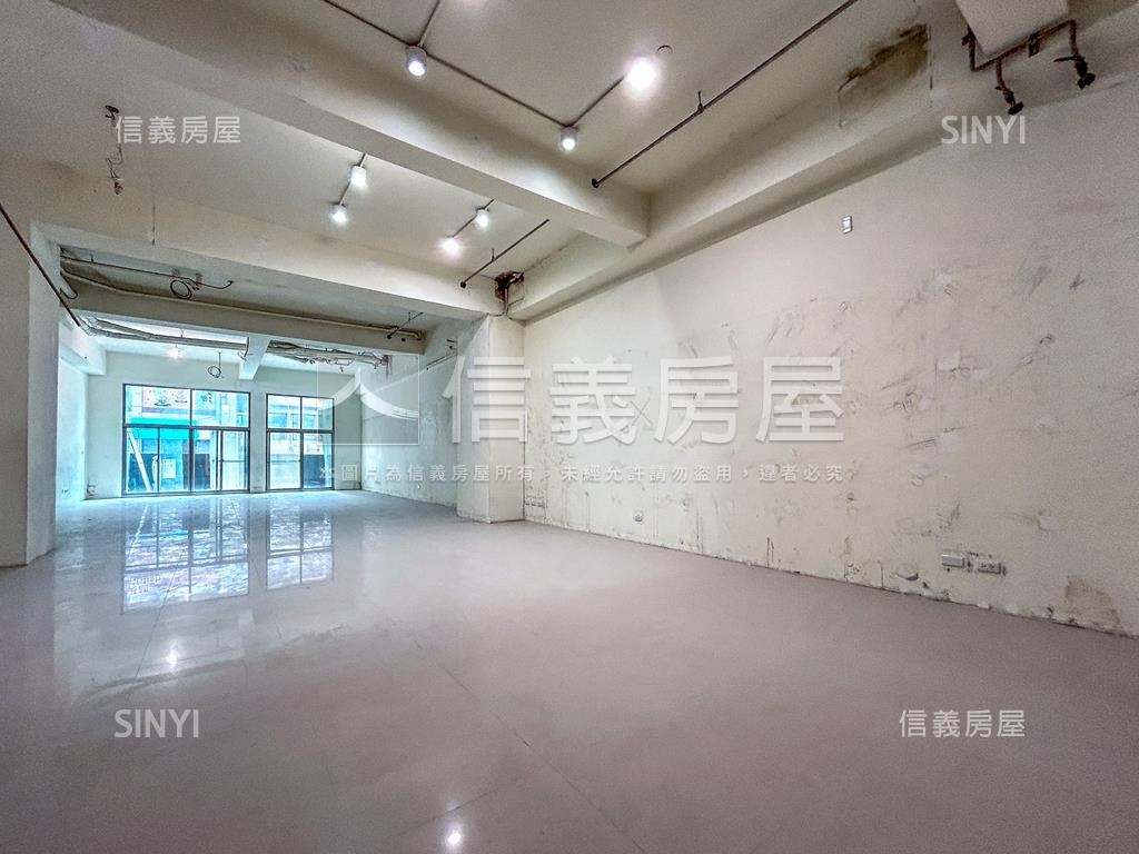 捷運大馬路霸氣金店面房屋室內格局與周邊環境