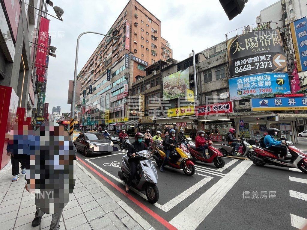 捷運大馬路霸氣金店面房屋室內格局與周邊環境