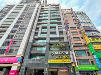 捷運大馬路霸氣金店面