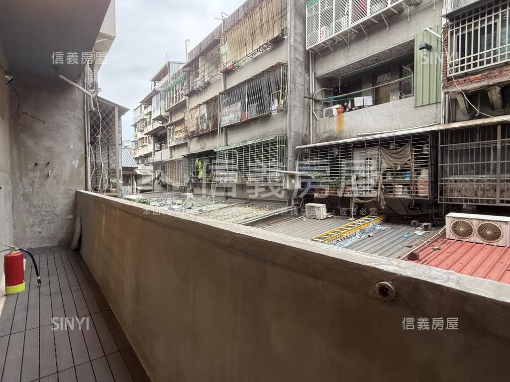 雙園全新裝潢房屋室內格局與周邊環境