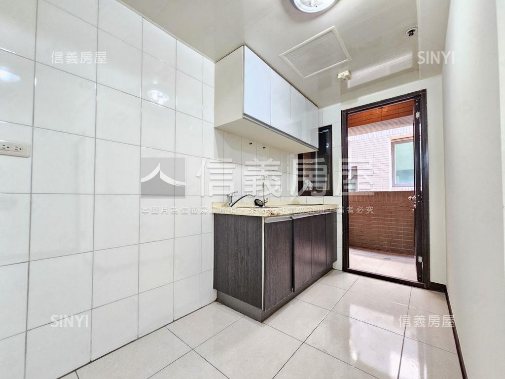 美麗歐洲溫馨套房房屋室內格局與周邊環境