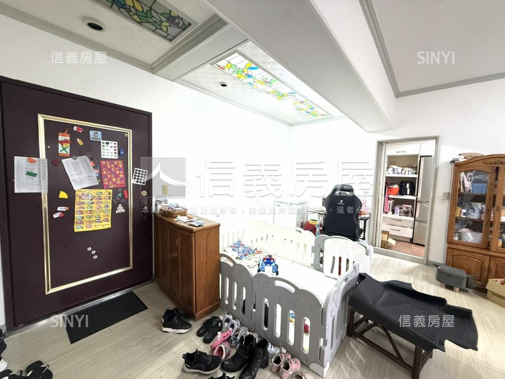 國泰名人朝南美景３房房屋室內格局與周邊環境