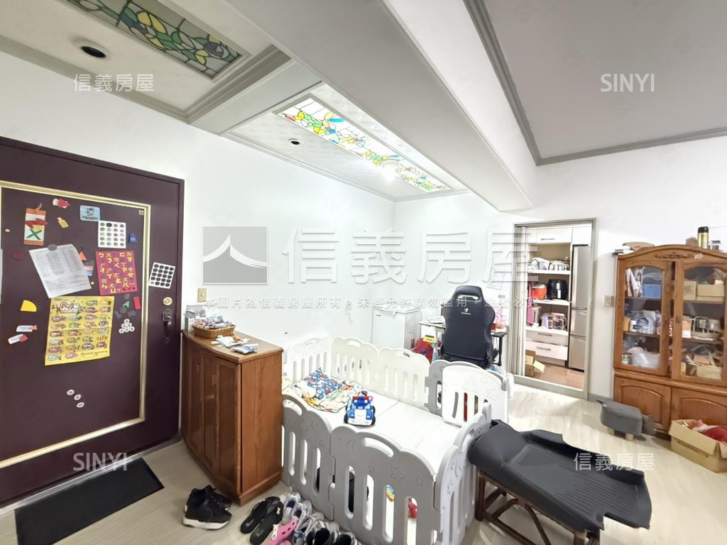 國泰名人朝南美景３房房屋室內格局與周邊環境