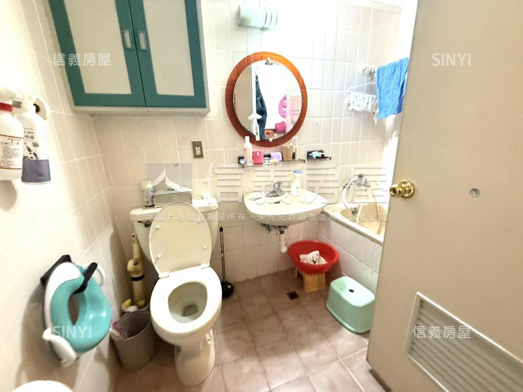 國泰名人朝南美景３房房屋室內格局與周邊環境