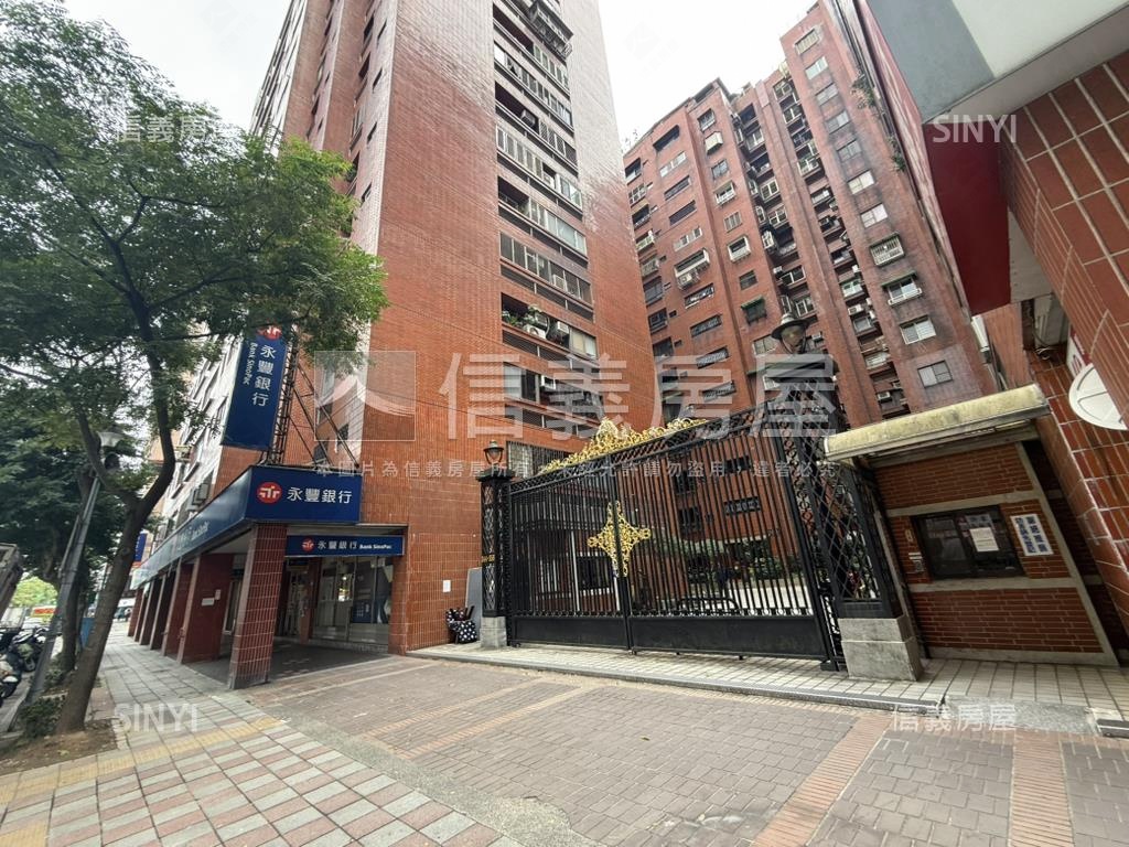 國泰名人朝南美景３房房屋室內格局與周邊環境