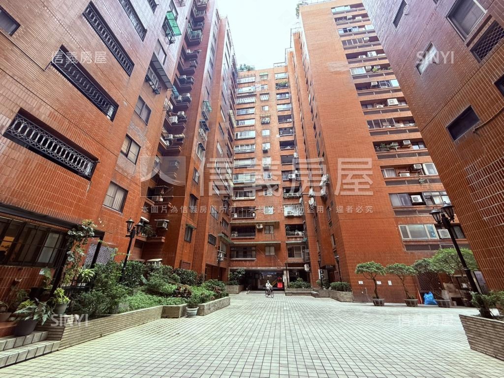 國泰名人朝南美景３房房屋室內格局與周邊環境