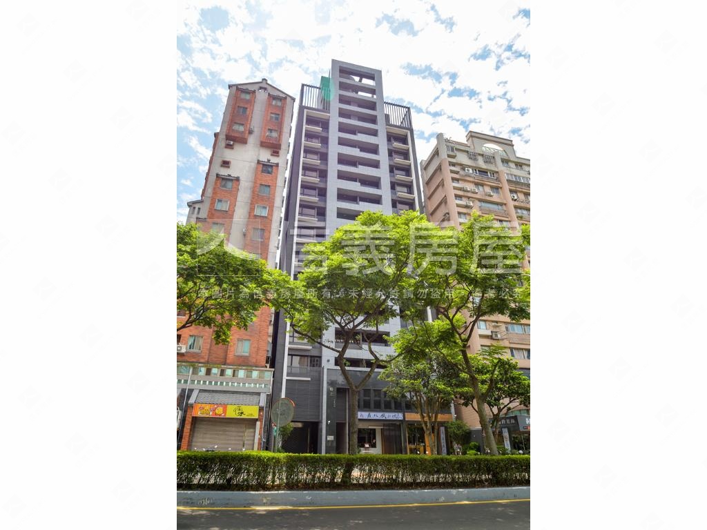 專任【峰上】黃金店面房屋室內格局與周邊環境