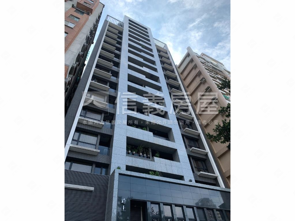 專任【峰上】黃金店面房屋室內格局與周邊環境