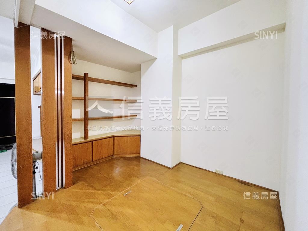 南區近高工雙陽台三房車位房屋室內格局與周邊環境