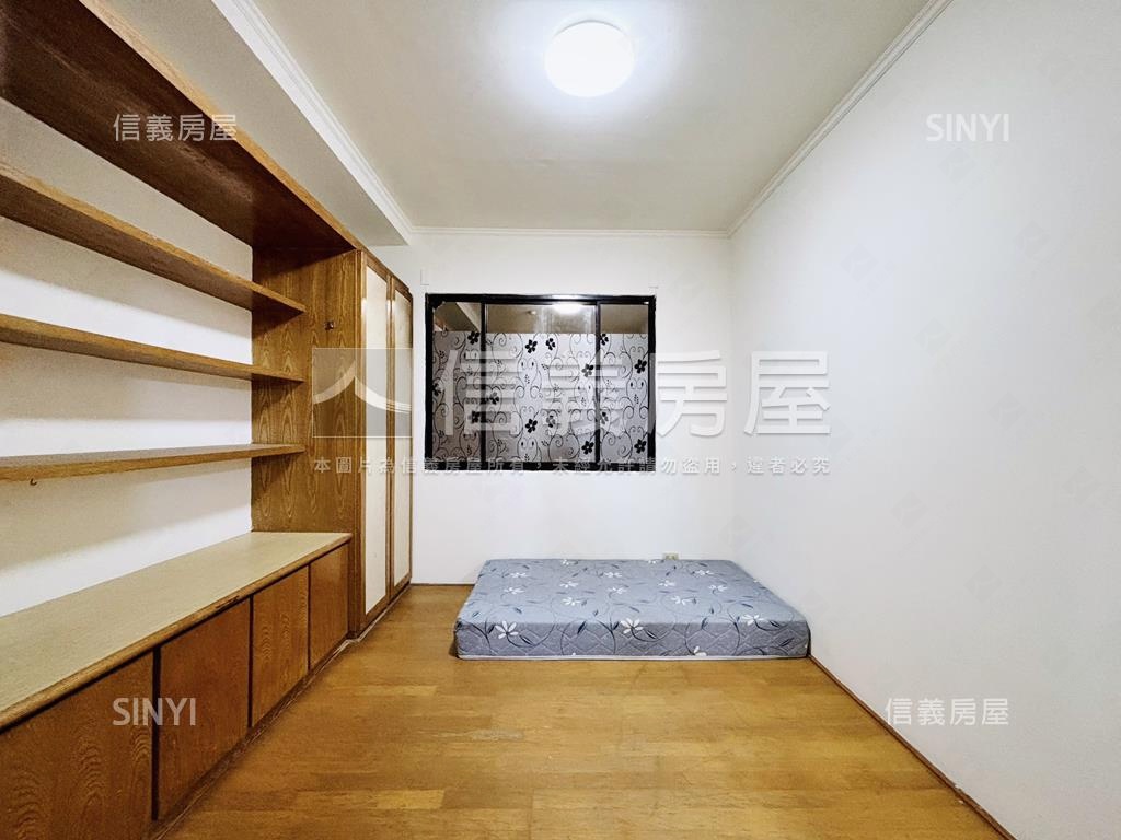 南區近高工雙陽台三房車位房屋室內格局與周邊環境