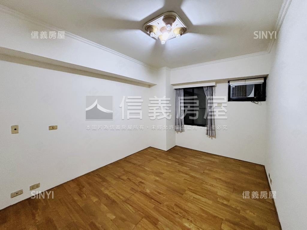 南區近高工雙陽台三房車位房屋室內格局與周邊環境