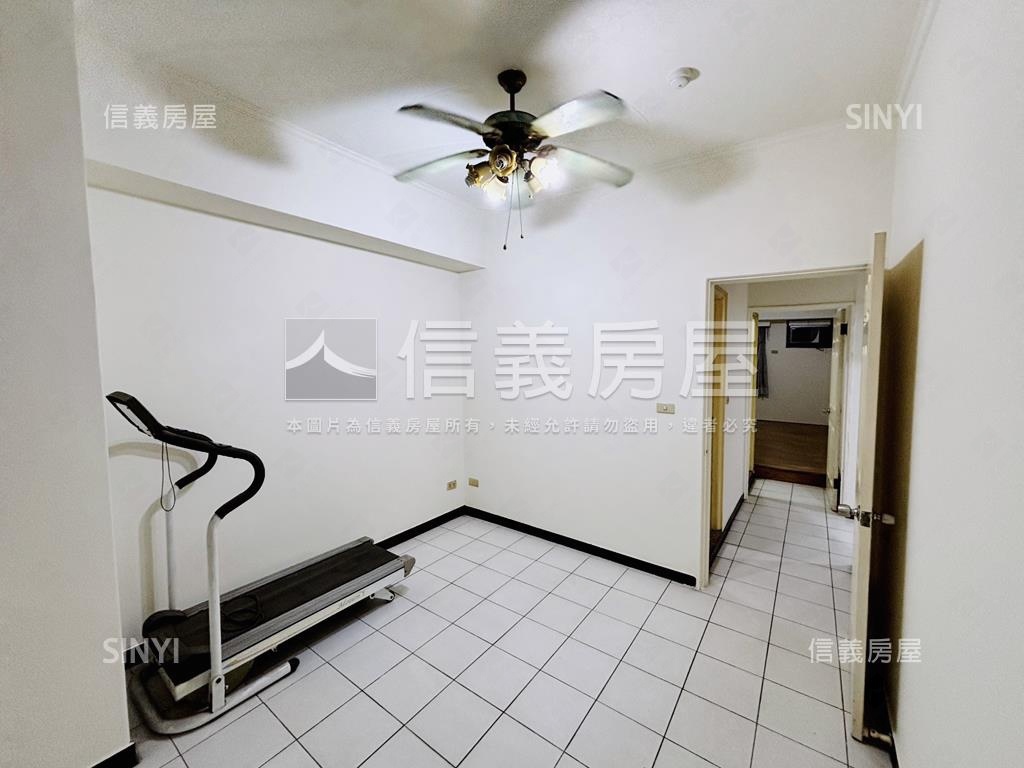 南區近高工雙陽台三房車位房屋室內格局與周邊環境