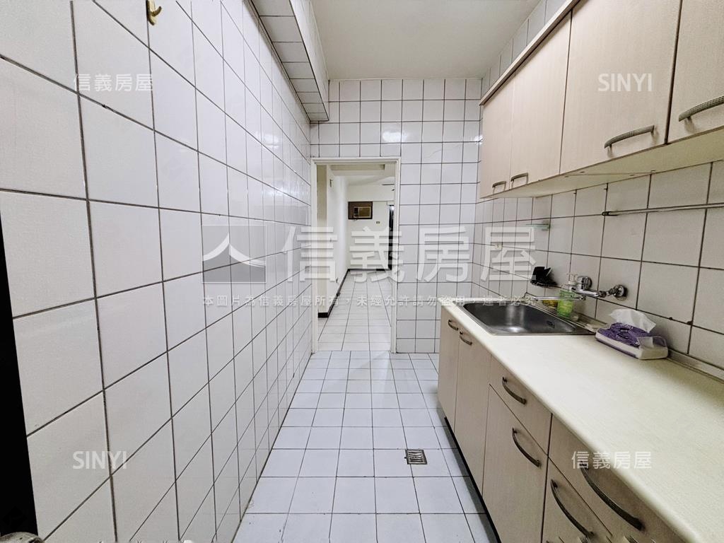 南區近高工雙陽台三房車位房屋室內格局與周邊環境