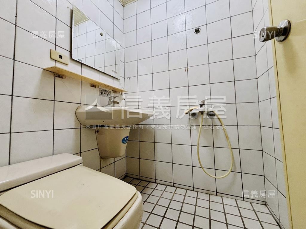 南區近高工雙陽台三房車位房屋室內格局與周邊環境